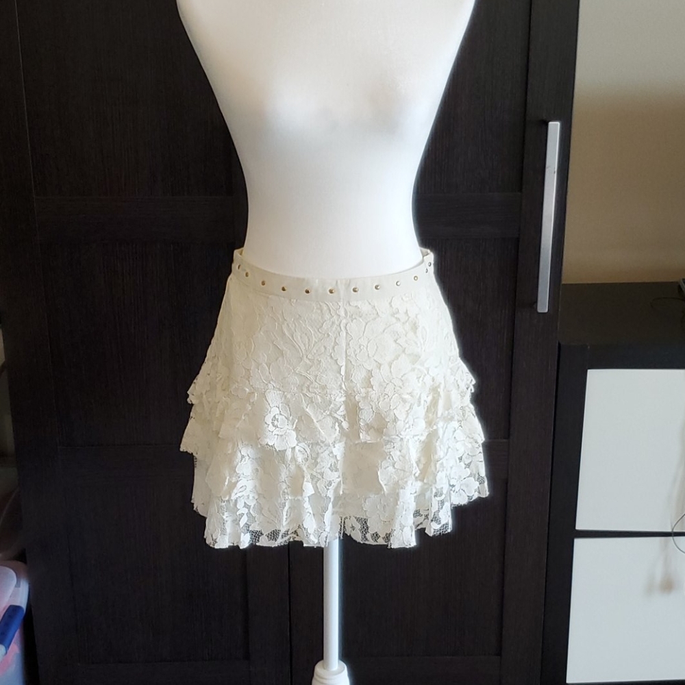 Lace skirt